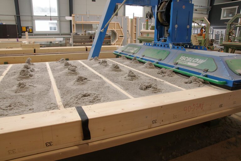 Einblasen der Zellulosedämmung